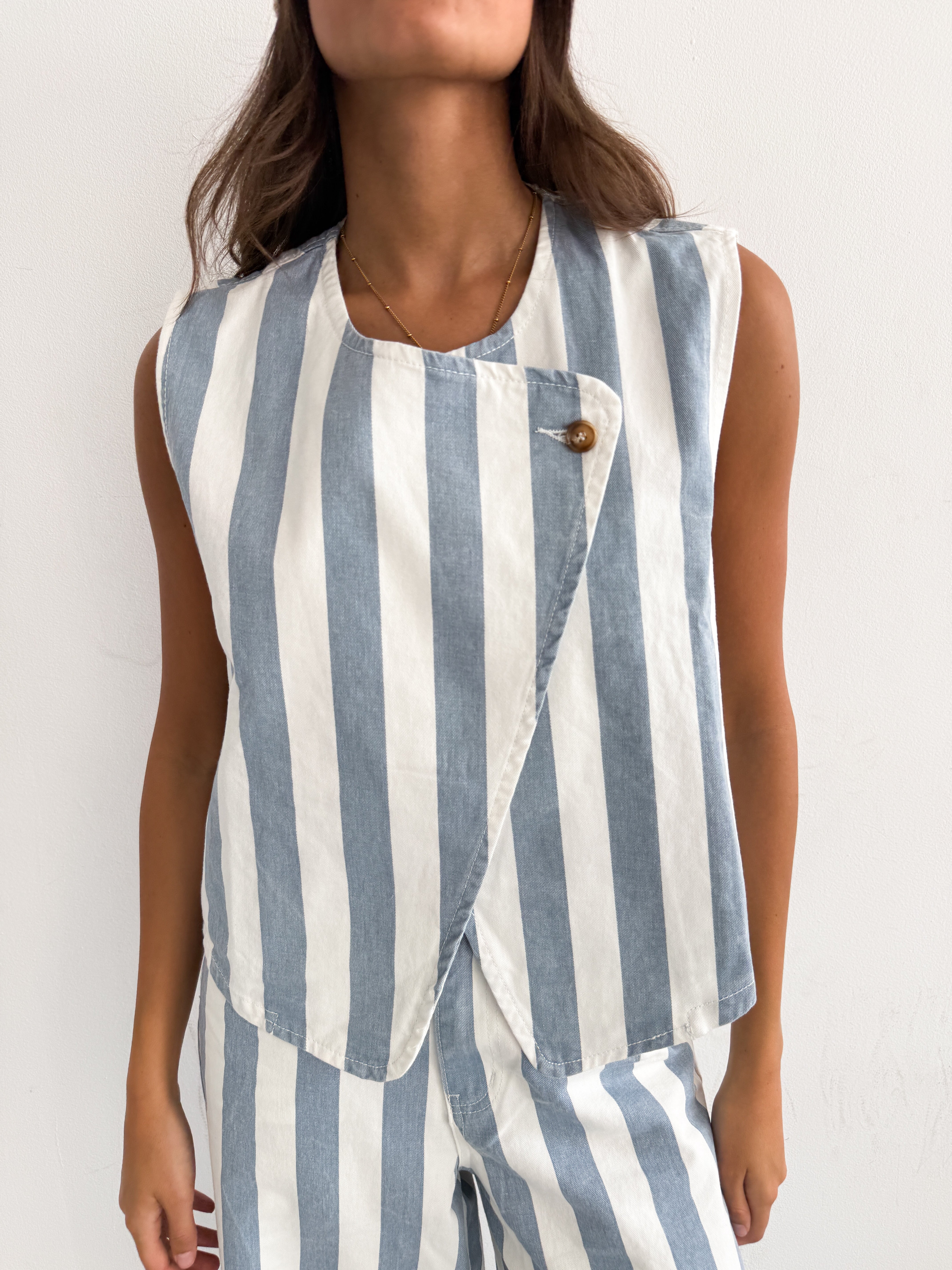 BLUE WHITE STRIPES VEST