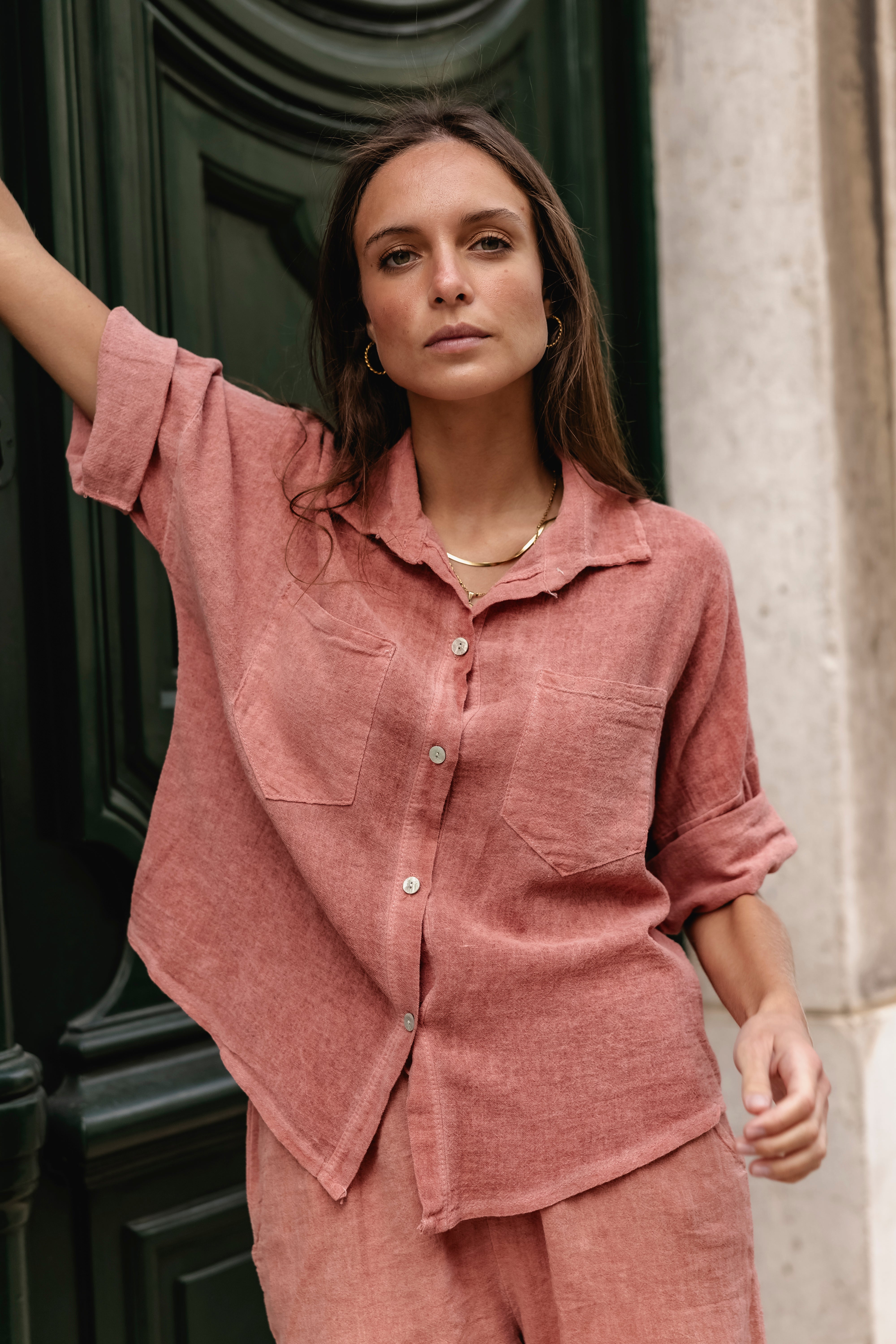Camisa encarnada fluida