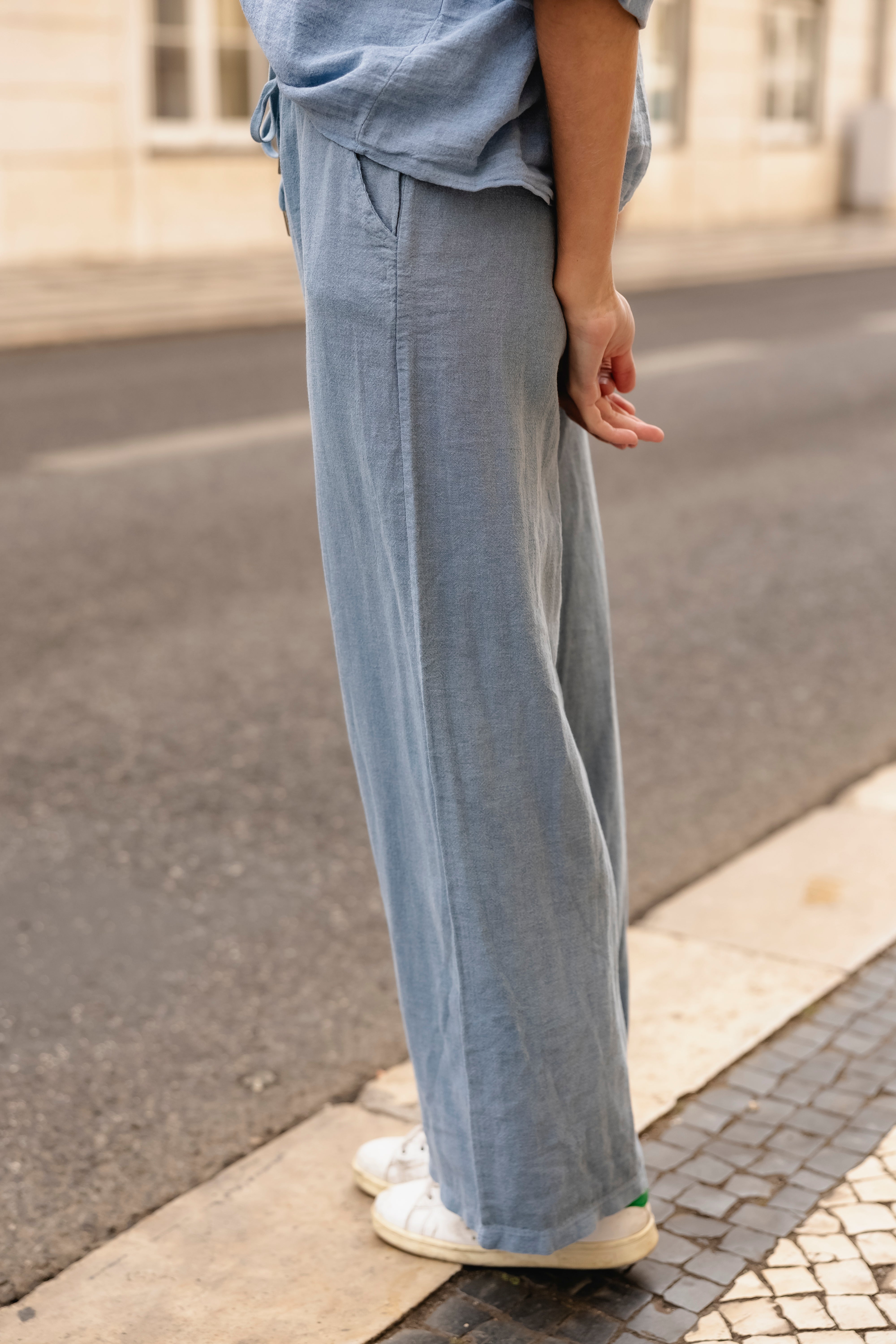 Calças azul denim fluidas