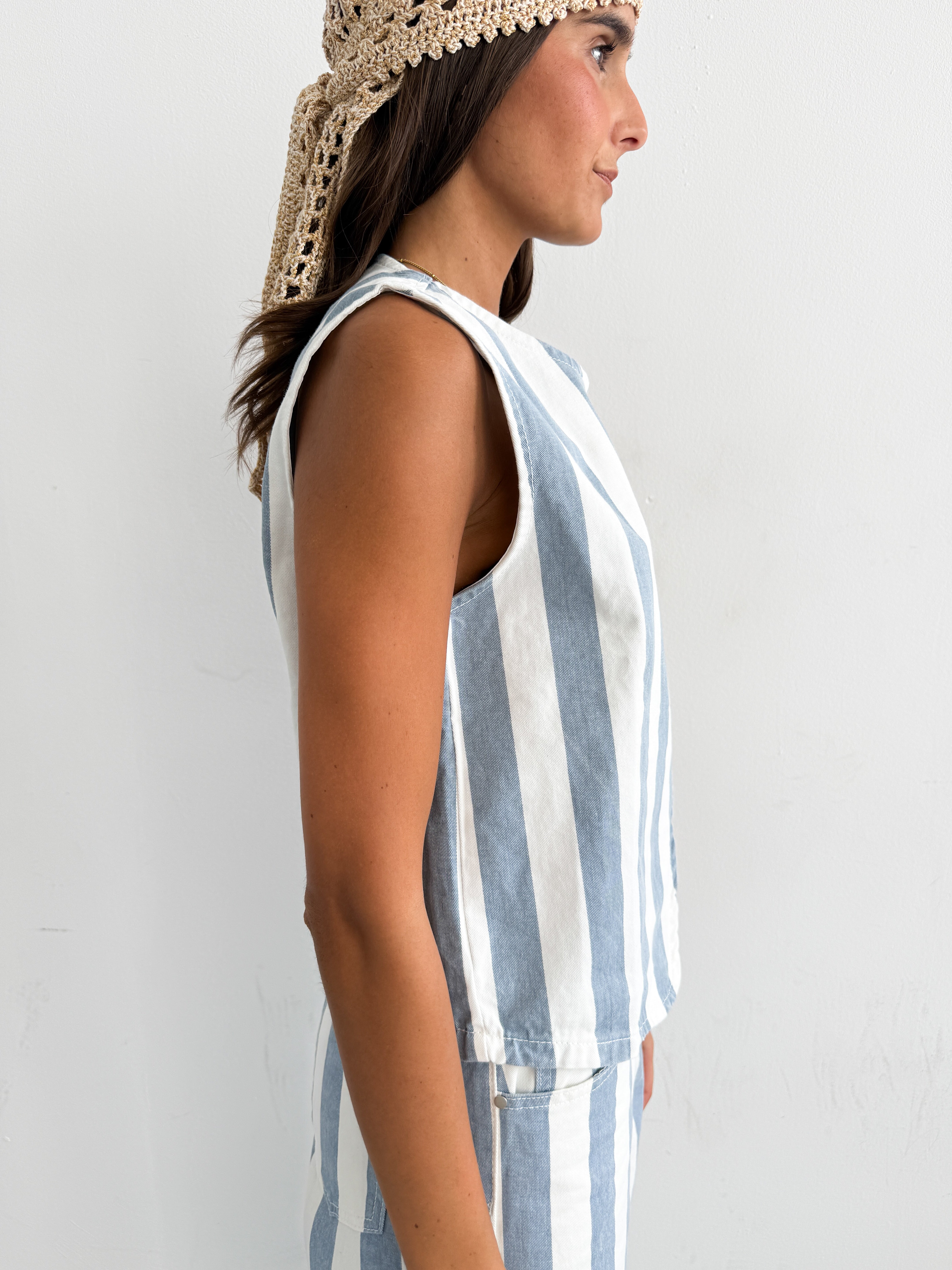 BLUE WHITE STRIPES VEST