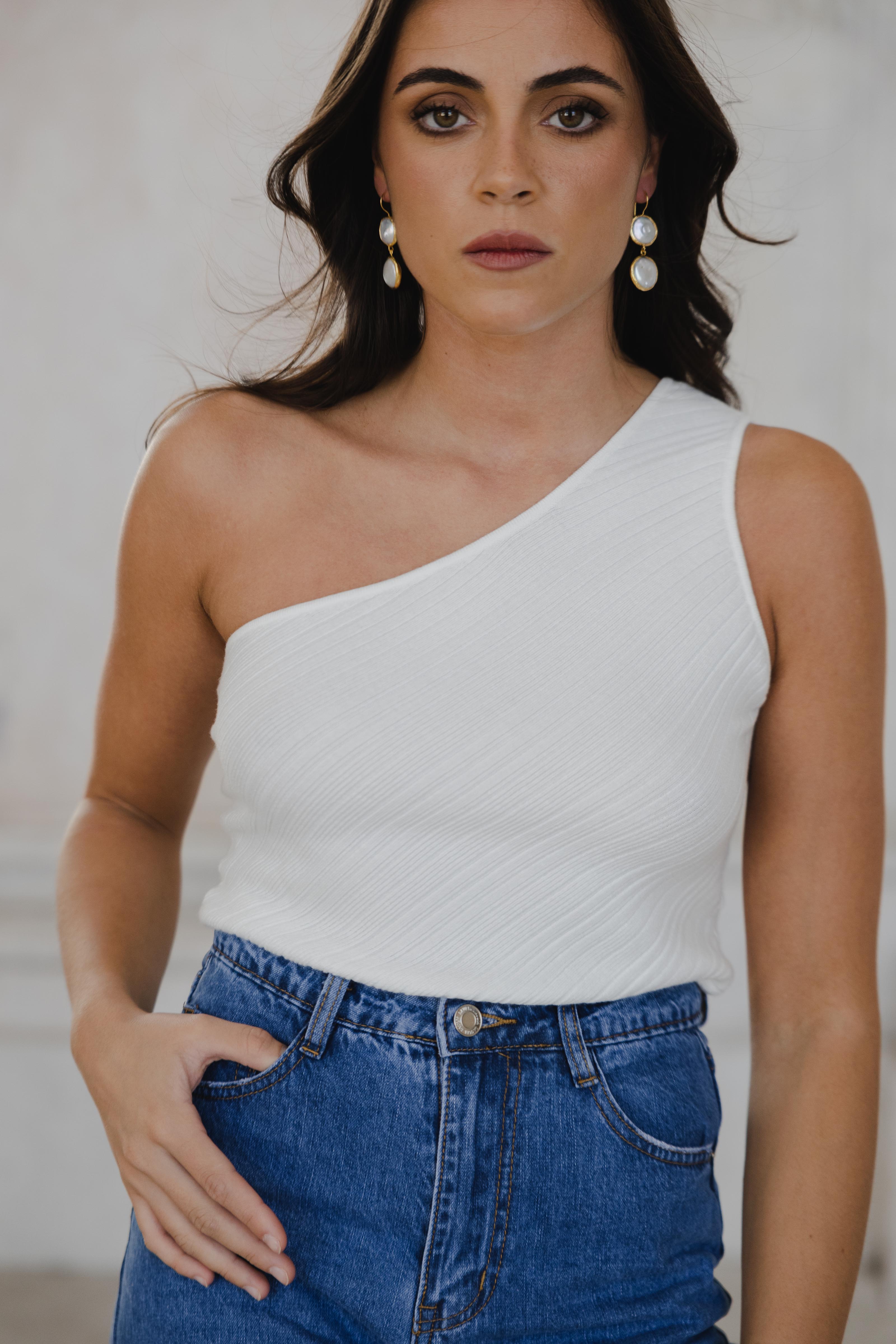 ASSYMETRIC WHITE TOP