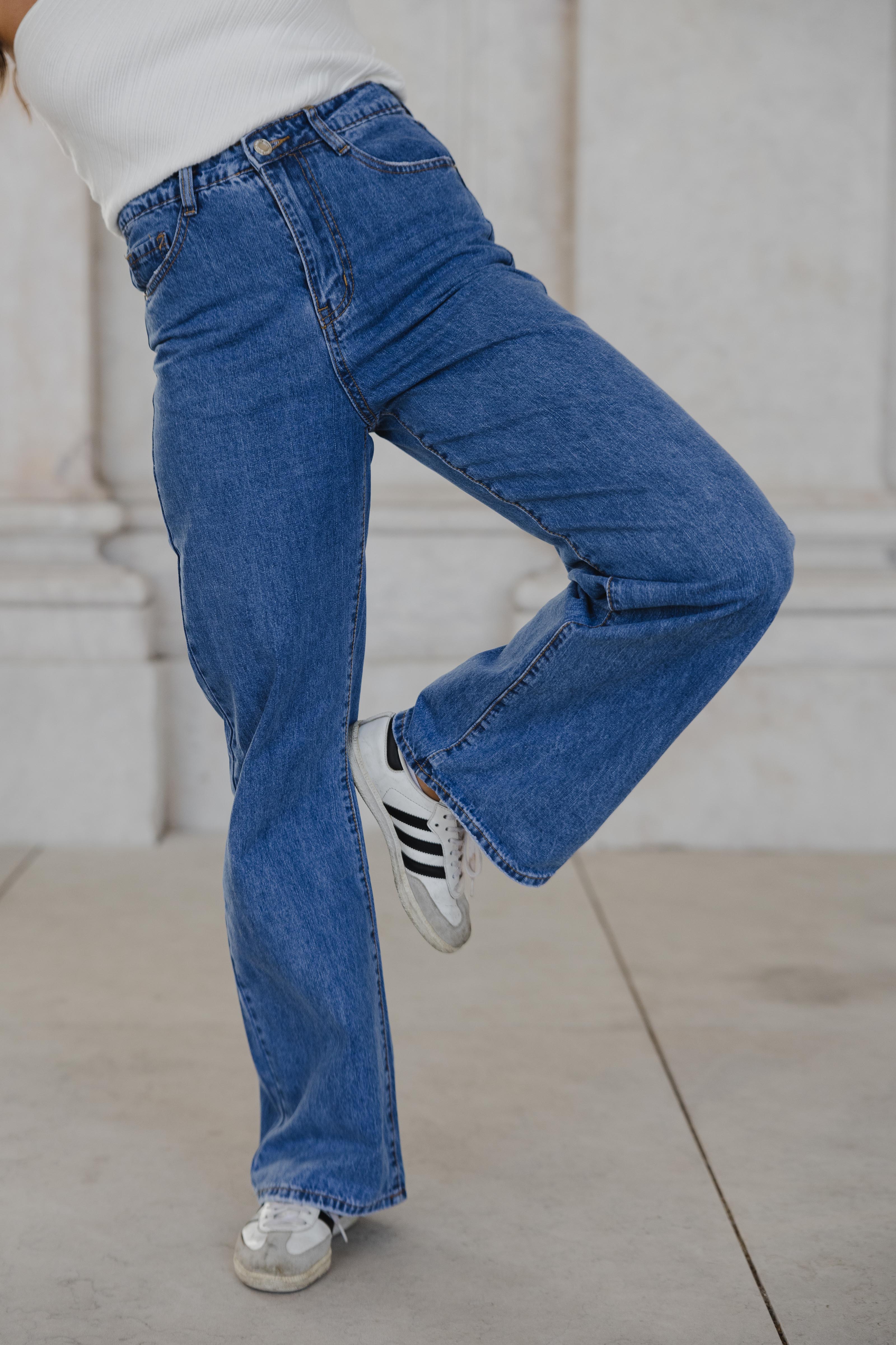 STRAIGHT CLASSIC DENIM JEANS